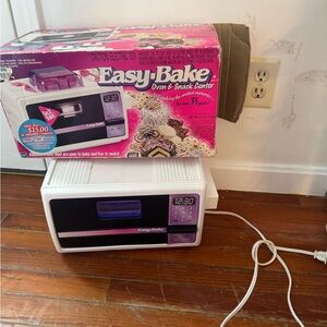 Vintage 1997 Easy-Bake Oven and Snack Center